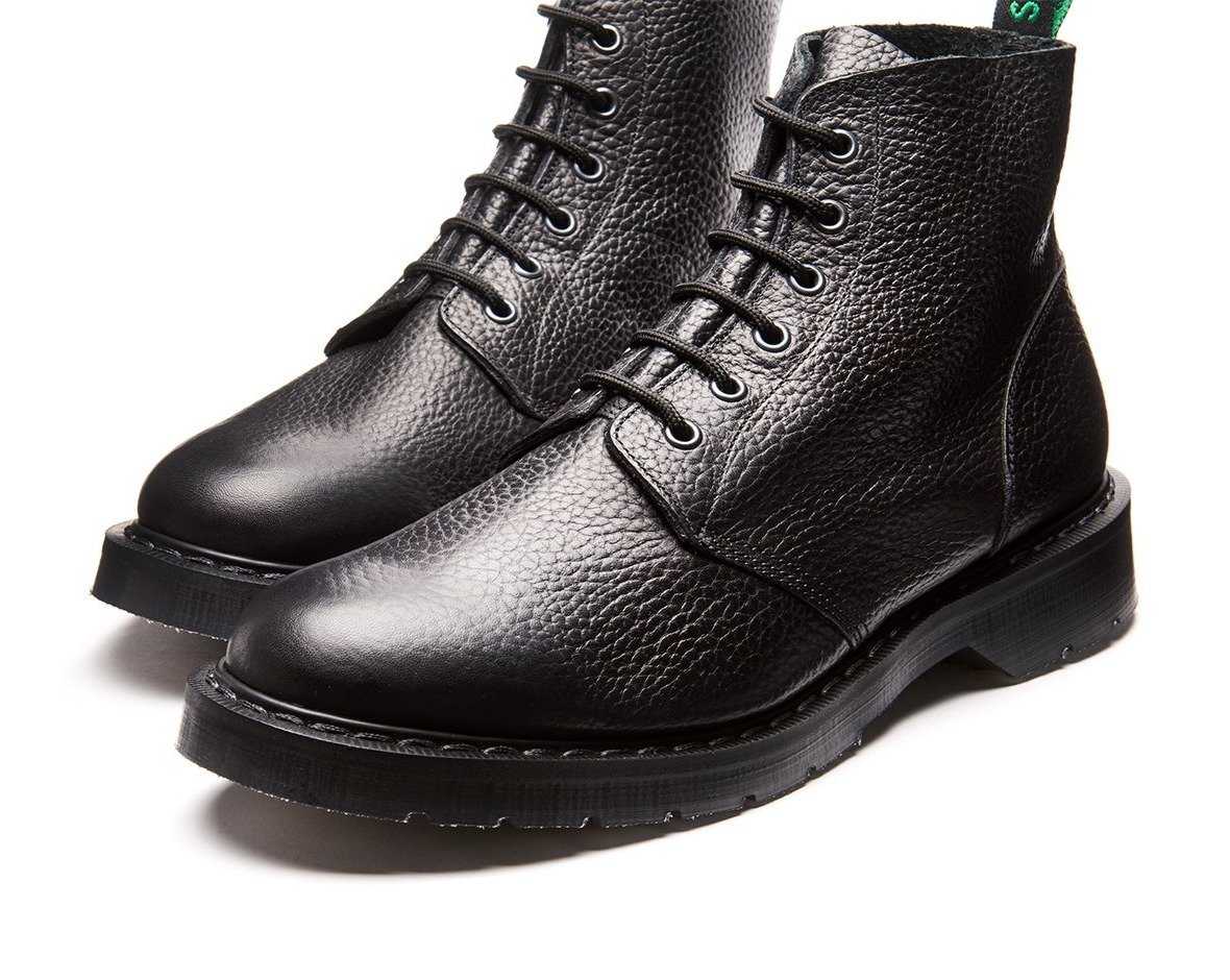 Black Greasy Grain 6 Eye Astronaut Boot