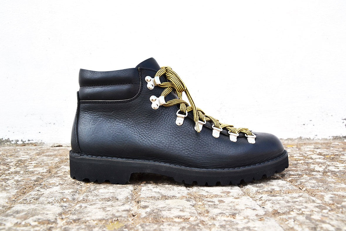 Magnifico M127 Black